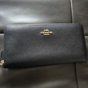 Coach Black Leather Zip Wallet/ Clutch